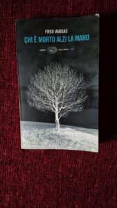 Il mio libro della settimana: “Chi è morto alzi la mano” di Fred Vargas